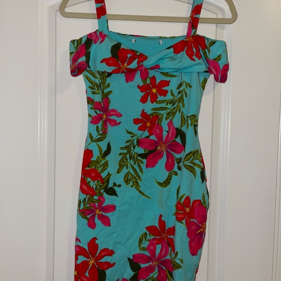 Dress - Picture 5 of 6